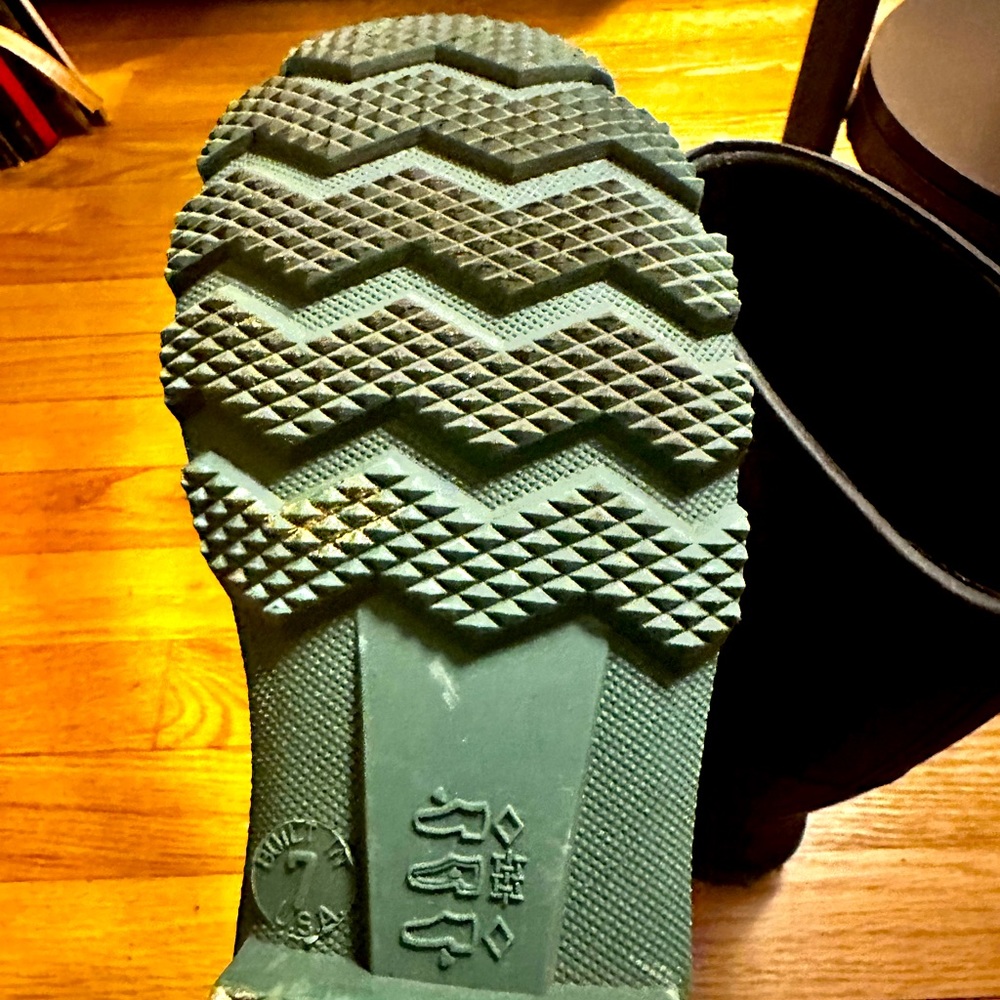 Rain/ snow boots.. like new